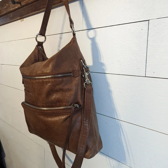 HOBO Quinn Crossbody - Picture 4 of 9